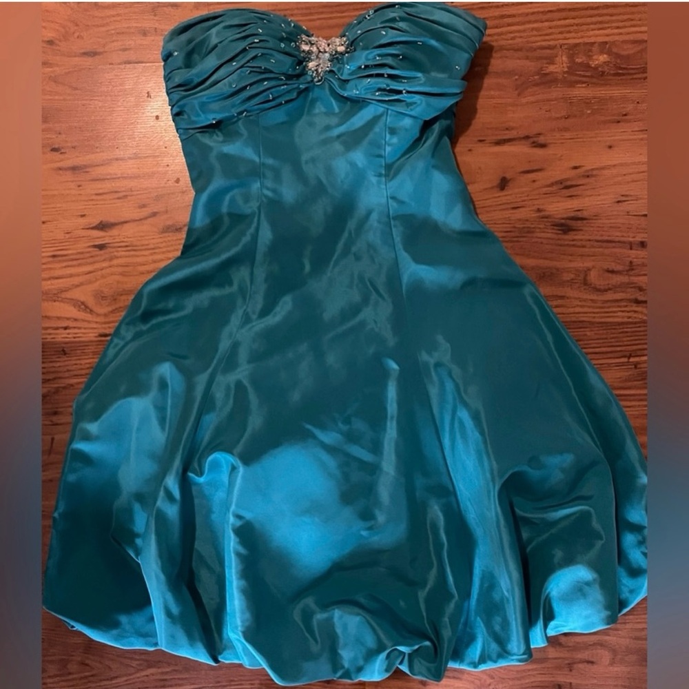 turquoise satin strapless embellished poofy tie up  Size 2 Joli Prom short dress